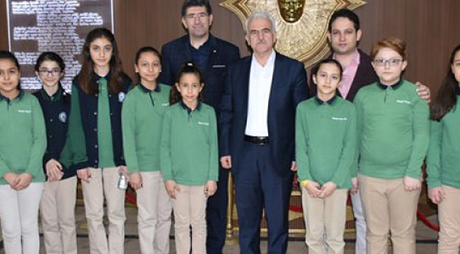 İYİLİK KULÜBÜ ÖĞRENCİLERİ KUNTOĞLU’NA ÇALIŞMALARINI ANLATTI