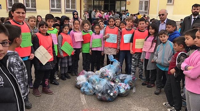 KARAMAN’DA ÖĞRENCİLER BAHAR TEMİZLİĞİ YAPTI