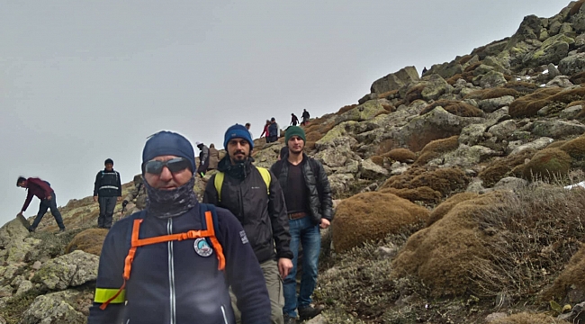 KARDOF ŞEHİTLER İÇİN KARADAĞ’A TIRMANDI