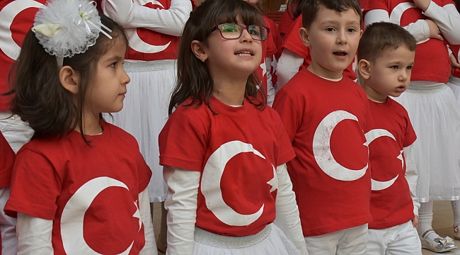 MELEK HATUN ANAOKULUNDAN YER GÖK ŞANLI BAYRAĞIMIZ SERGİSİ BEĞENİLDİ