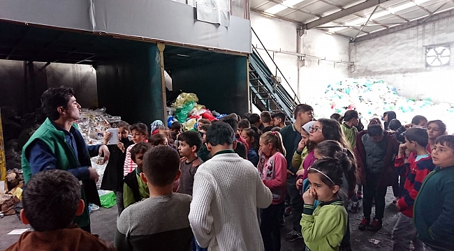 ÖĞRENCİLER GERİ DÖNÜŞÜM TESİSİNİ GEZDİLER