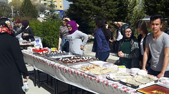 TOKİ ANADOLU LİSESİNDEN MEHMETÇİĞE KERMES