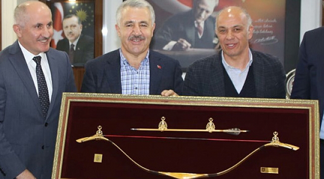 ULAŞTIRMA BAKANI AHMET ARSLAN BELEDİYE'Yİ ZİYARET ETTİ