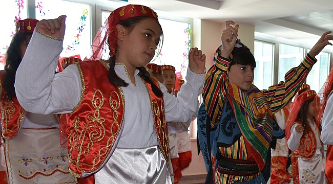 23 NİSAN´I HASTANEDE KUTLADILAR