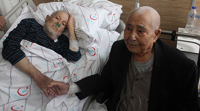 ASKER ARKADAŞLARININ 72 YIL SONRA GELEN DUYGU YÜKLÜ BULUŞMASI