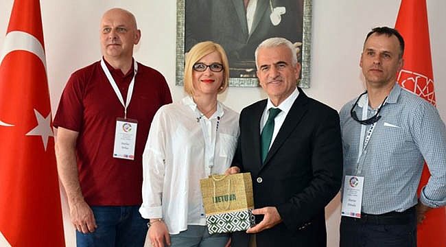 DÜNYA EĞİTİMCİLERİ KUNTOĞLU'NU ZİYARET ETTİ