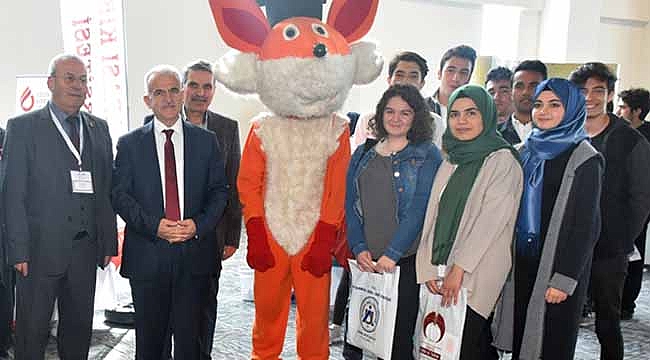 GENÇLER, ÜNİVERSİTE TANITIM VE TERCİH GÜNLERİ FUARINDA BULUŞTU