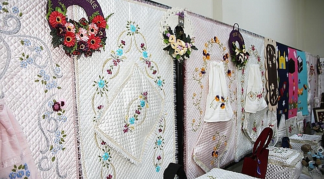 HANIMLAR LOKALİNDEN KARMA SERGİ