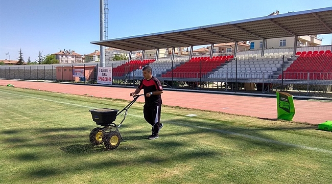 KEMAL KAYNAŞ STADYUMU'NUN ÇİMLERİ BAKIMA ALINDI