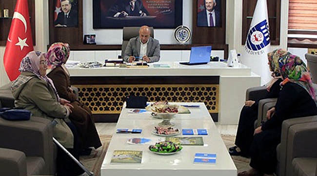 MHP KADIN KOLLARINDAN BAŞKAN ÇALIŞKAN’A ZİYARET