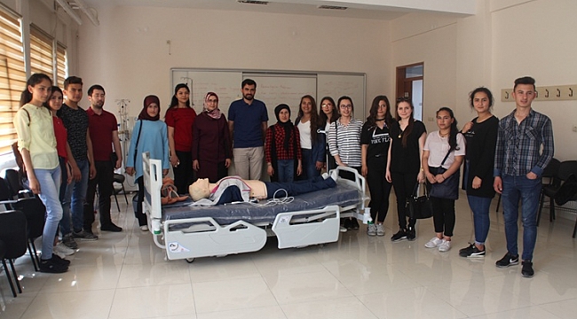 MUT ÖZDEMİRLER ÇOK PROGRAMLI ANADOLU LİSESİNDEN KMÜ’YE ZİYARET