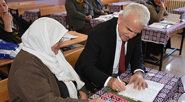 OKUMA YAZMA ÖĞRENEN TEYZELERE KUNTOĞLU’NDAN SÜRPRİZ ZİYARET