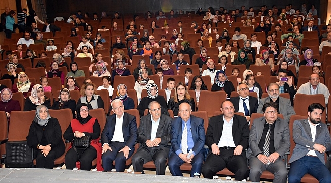 ÖRNEK BİR ETKİNLİKLE VELİLER, KİTAPLARINI OKUDUKLARI YAZARLARLA BULUŞTU