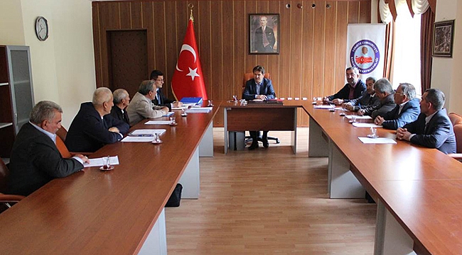 SARIVELİLER’DE NİSAN AYI MUHTARLAR TOPLANTISI YAPILDI