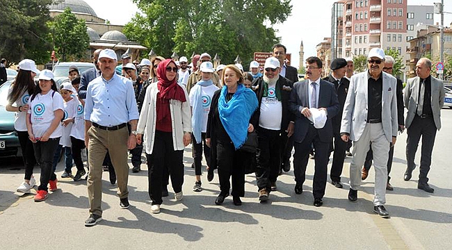 3. ULUSLARARASI SEVGİ VE BARIŞ YÜRÜYÜŞÜ YAPILDI