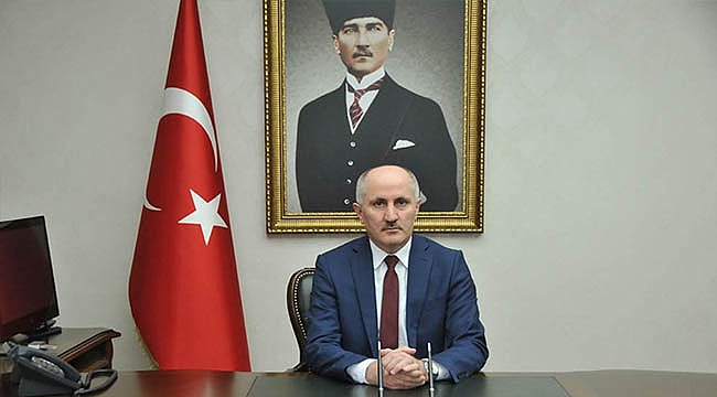 VALİ MERAL; “23 NİSAN 1920 TARİHİ, MİLLETİMİZİN HER ZAMAN HER GÜÇLÜĞÜ ONURLU MÜCADELESİYLE AŞABİLECEĞİNİN EN BÜYÜK GÖSTERGESİDİR”