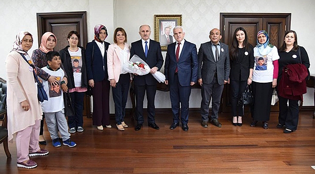 VALİ MERAL’E ‘DÜNYA OTİZM GÜNÜ’ ZİYARETİ