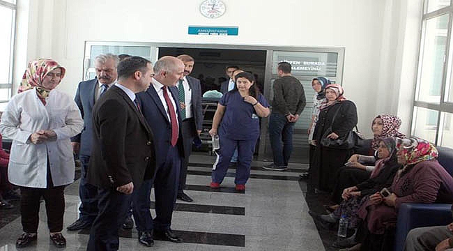 VALİ MERAL MOTOSİKLET KAZAZEDELERİNİ ZİYARET ETTİ