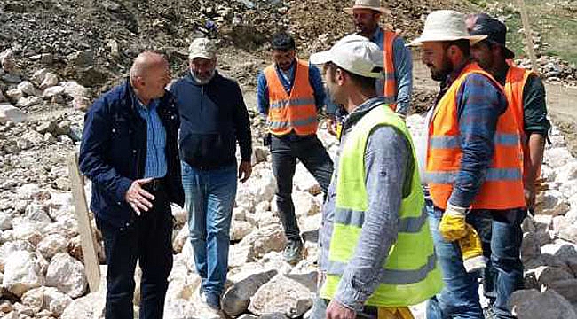 BAŞKAN SAMUR SARIVELİLER –ALANYA YOLU ÇALIŞMALARINI YERİNDE İNCELEDİ