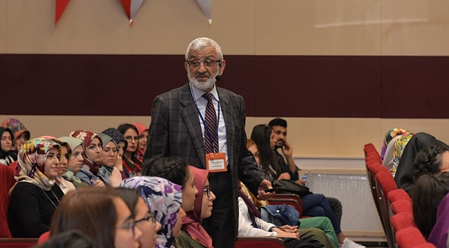 GELECEĞİN ÖĞRETMENLERİNE ÖĞRETMENLİK VİZYONU