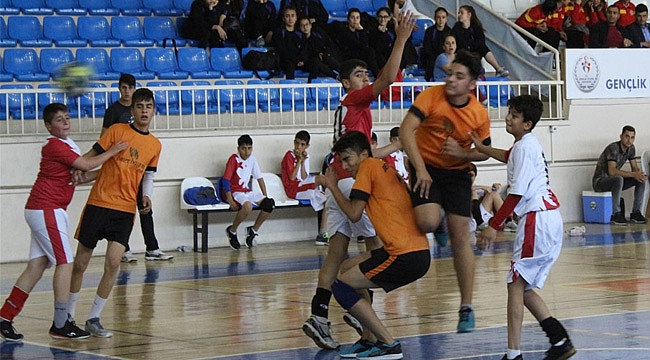 HENTBOL YARI FİNAL MÜSABAKALARI SONA ERDİ