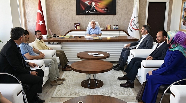 İYİLİKTE YARIŞARAK ÖDÜL ALAN ÖĞRENCİLER BAŞARILARINI KUNTOĞLU İLE PAYLAŞTI