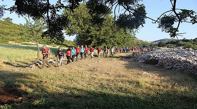 KARDOF LİKYA YOLU'NDA BOY GÖSTERDİ