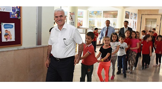 ‘KOMŞUSU AÇKEN TOK YATAN BİZDEN DEĞİLDİR’ DİYEN ÖĞRENCİLER YARDIM KAMPANYASI DÜZENLEDİ