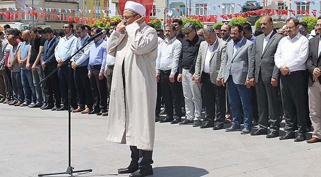 KUDÜS İÇİN GIYABİ CENAZE NAMAZI KILINDI