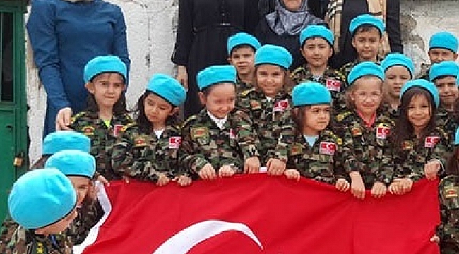 MİNİK ÖĞRENCİLERİNDEN ŞEHİT O.KÜÇÜK’ÜN AİLESİNE SÜPRİZ ZİYARET