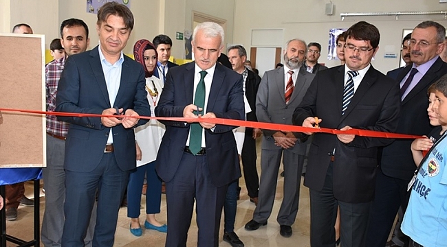ÖĞRENCİLER TÜBİTAK PROJELERİNİ ANLATMAYA DEVAM EDİYOR