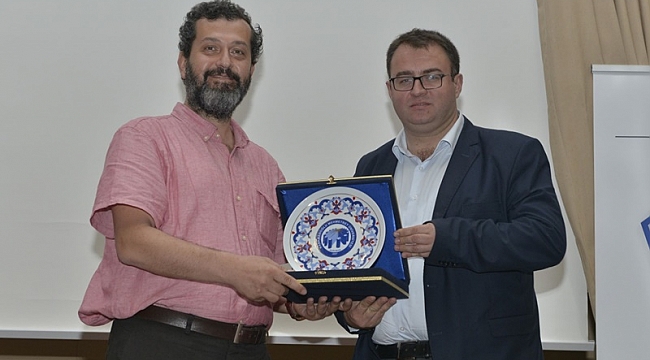 PROF. DR. NOHUTÇU ÖĞRENCİLERE MESLEKİ VE AKADEMİK KARİYERİ ANLATTI