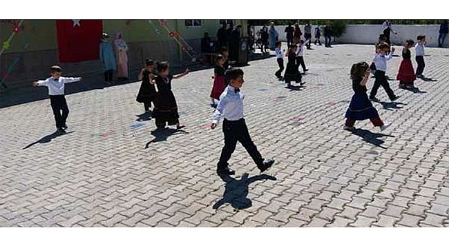 SARIVELİLER’DE OKUL ÖNCESİ YILSONU ŞENLİKLERİ YAPILDI