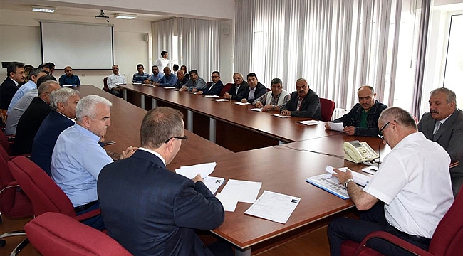 VALİ MERAL MAHALLE MUHTARLARIYLA BİR ARAYA GELDİ