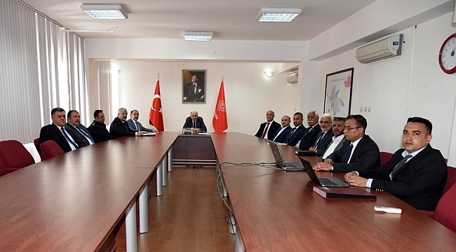 VALİ MERAL SİYASİ PARTİ İL TEMSİLCİLERİNİN KATILIMIYLA SEÇİM TOPLANTISI YAPTI