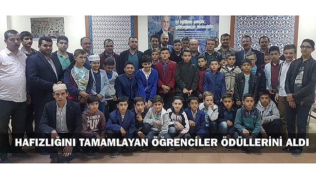 HAFIZLIĞINI TAMAMLAYAN ÖĞRENCİLER ÖDÜLLERİNİ ALDI