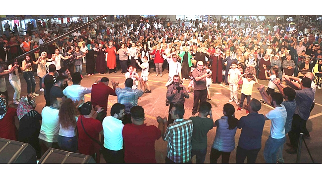 İSTANBUL’DAKİ FESTİVAL KARAMANLILARI BİR ARAYA GETİRDİ