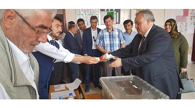 ŞEKER; “VAKİT BÜYÜK TÜRKİYE VAKTİ, VAKİT HİZMET VAKTİ, TEŞEKKÜRLER KARAMAN”