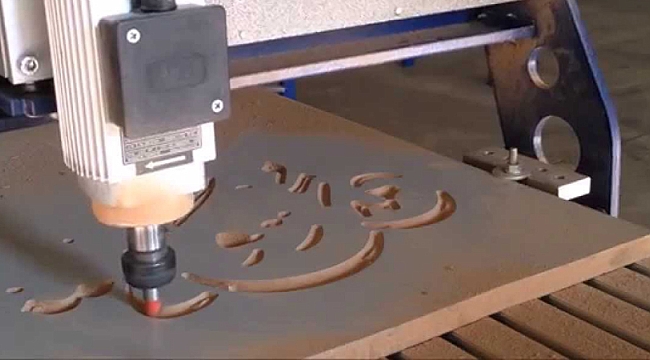 GELECEĞİN MOBİLYACILARI “KARAMANLI MOBİLYACILARA CNC ÖĞRETİYORUZ” PROJESİYLE YETİŞECEK