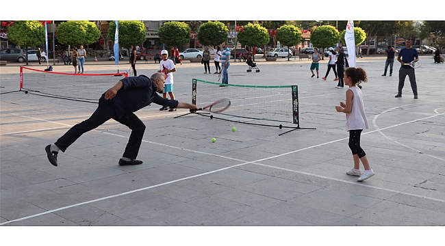 KARAMAN’DA 15 TEMMUZ ANISINA SOKAK TENİSİ