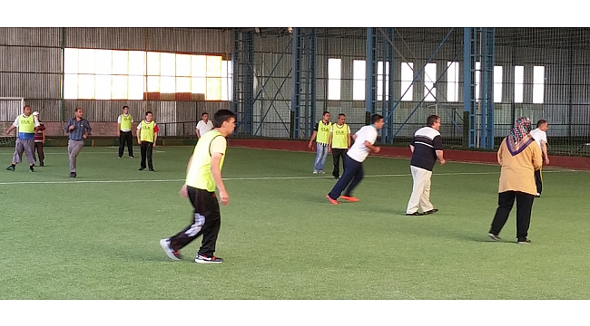 KARAMAN TOPLUM RUH SAĞLIĞI MERKEZİ DANIŞANLARI İÇİN HALI SAHA ETKİNLİĞİ DÜZENLEDİ