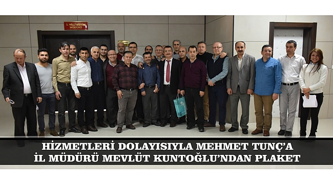 HİZMETLERİ DOLAYISIYLA MEHMET TUNÇ'A İL MÜDÜRÜ MEVLÜT KUNTOĞLU'NDAN PLAKET