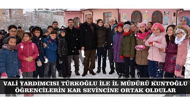 VALİ YARDIMCISI TÜRKOĞLU İLE İL MÜDÜRÜ KUNTOĞLU ÖĞRENCİLERİN KAR SEVİNCİNE ORTAK OLDULAR