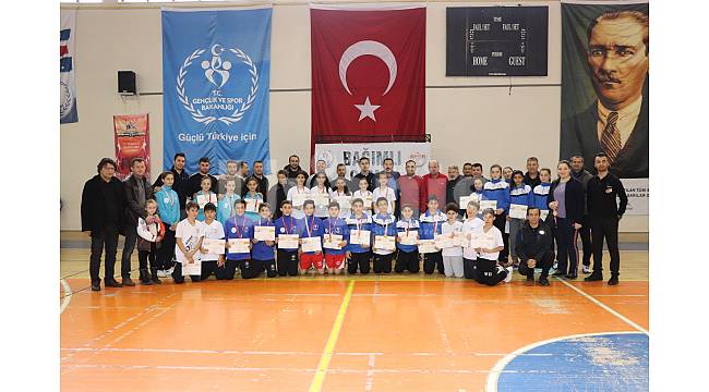Badminton çeyrek final müsabakaları sona erdi