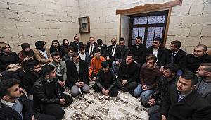 Bakan gençlerin davetini geri çevirmedi