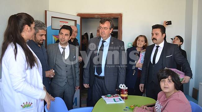 Ege, rehabilitasyon merkezini ziyaret etti