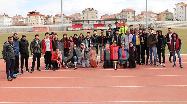 Gençler puanlı atletizm yarışları sona erdi