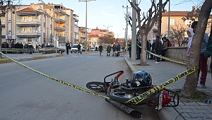 Karaman'da Motosikletle Otomobil Çarpıştı: 1'i Ağır 2 Yaralı
