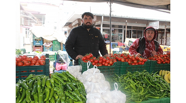 Karaman Semt Pazarında Domates 1 Lira Oldu