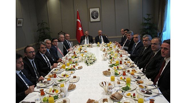 KAREV'in İlk İmzaları Külliye'de Atıldı